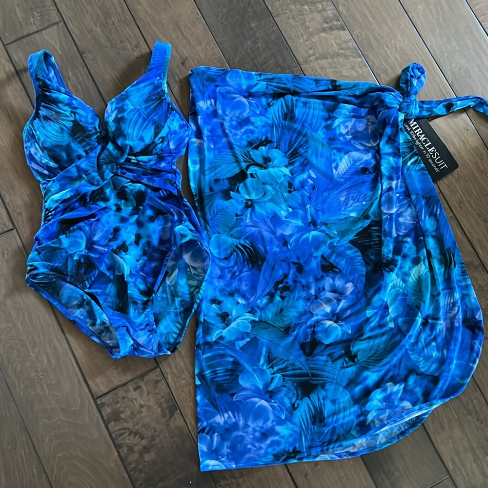 MiracleSuit Sous Marine Revele One-Piece & Sarong, 8 & S/M